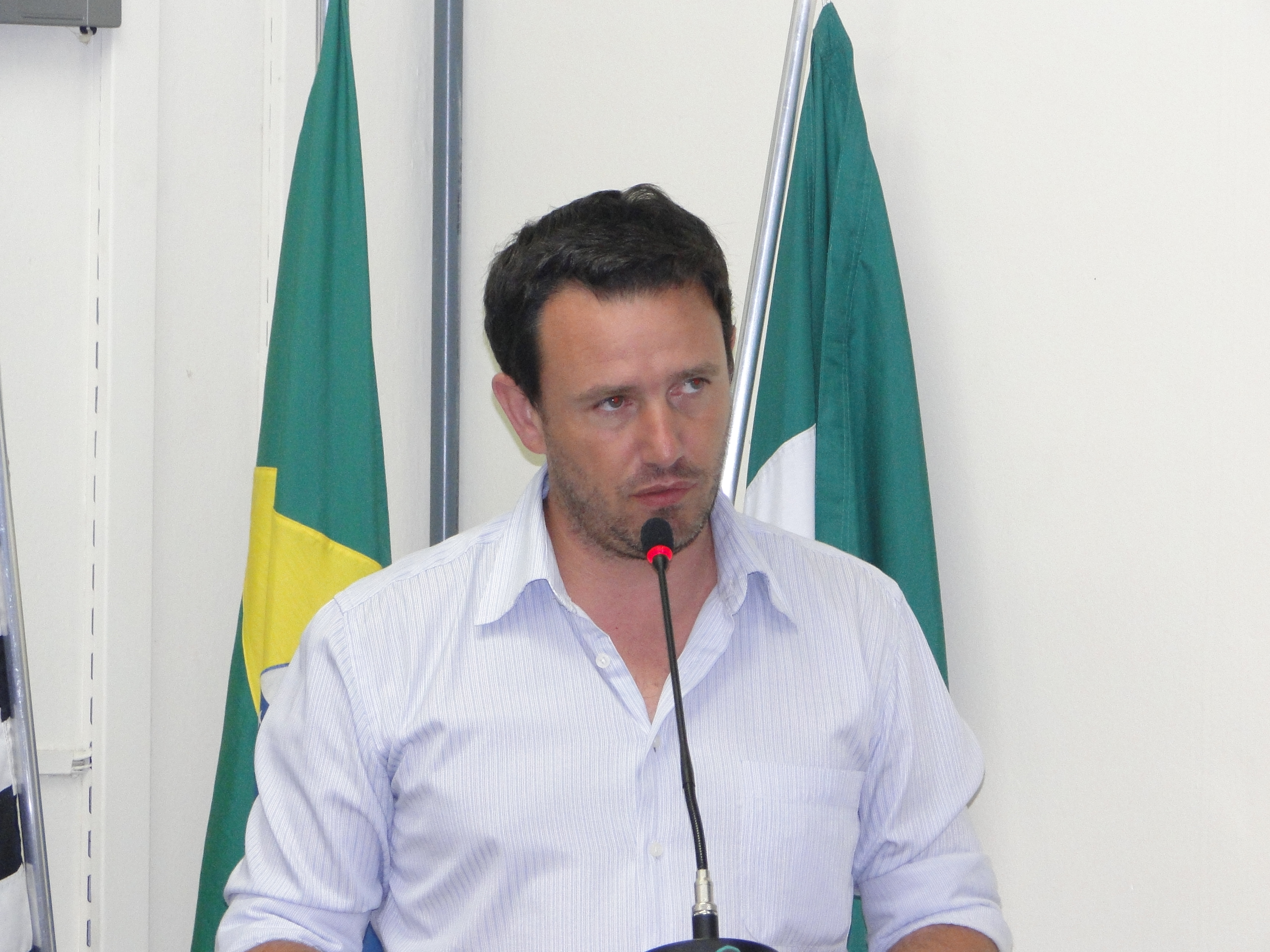 Vereador Pacífico pede informações sobre quadra poliesportiva na Emeif José de Oliveira